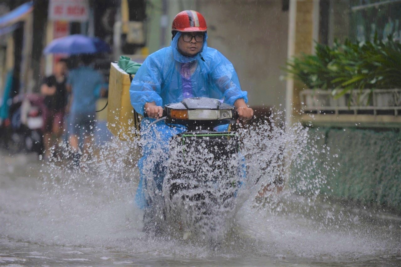 Mua lu ngap Ha Noi anh 13
