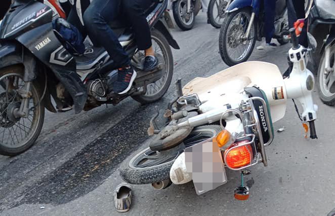 Nam thanh nien 18 tuoi bi xe dau keo cuon vao gam hinh anh