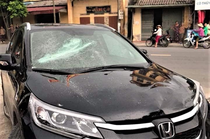 Bao ve ngan hang dap pha xe anh 1