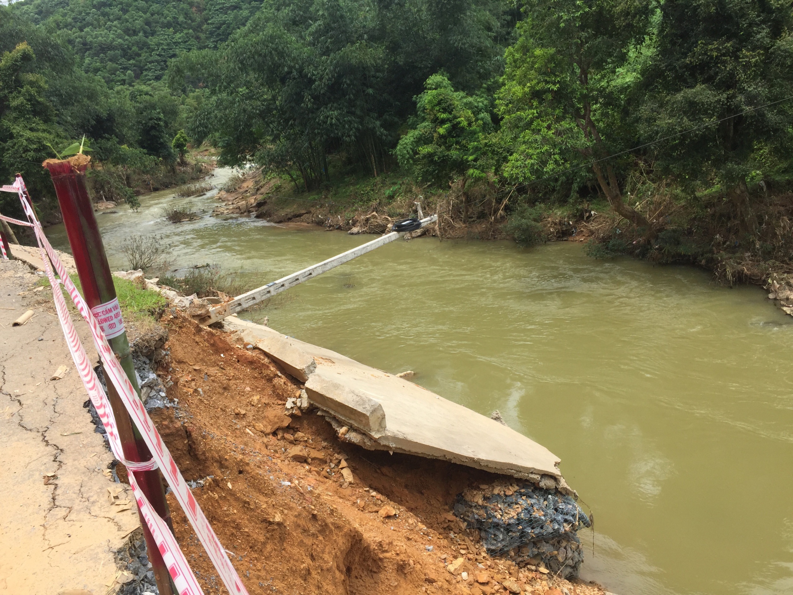 Kim Thuong,  Phu Tho,  HIV,  Tan Son,  AIDS,  nu cuoi anh 2