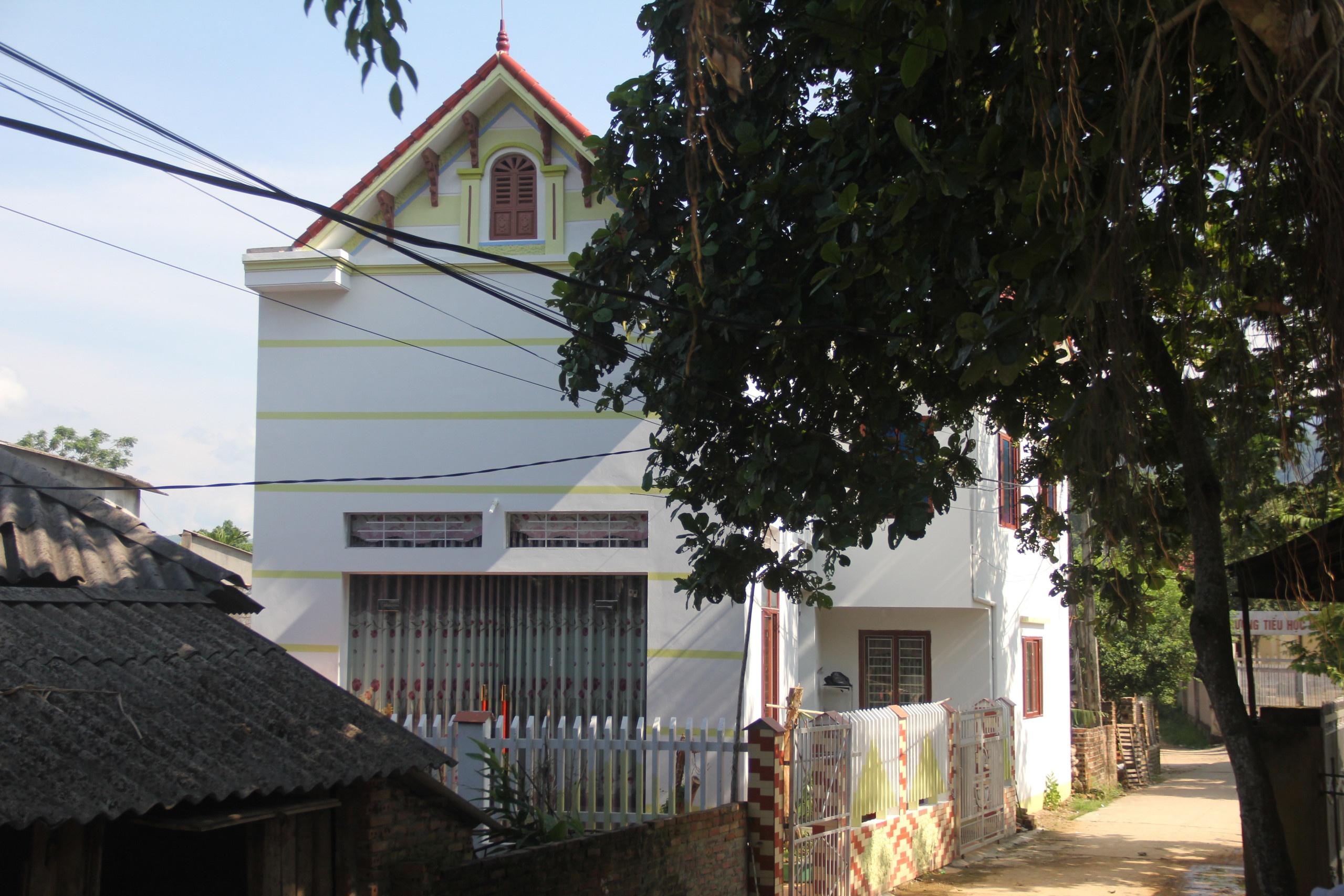 Kim Thuong,  Phu Tho,  HIV,  Tan Son,  AIDS,  nu cuoi anh 7