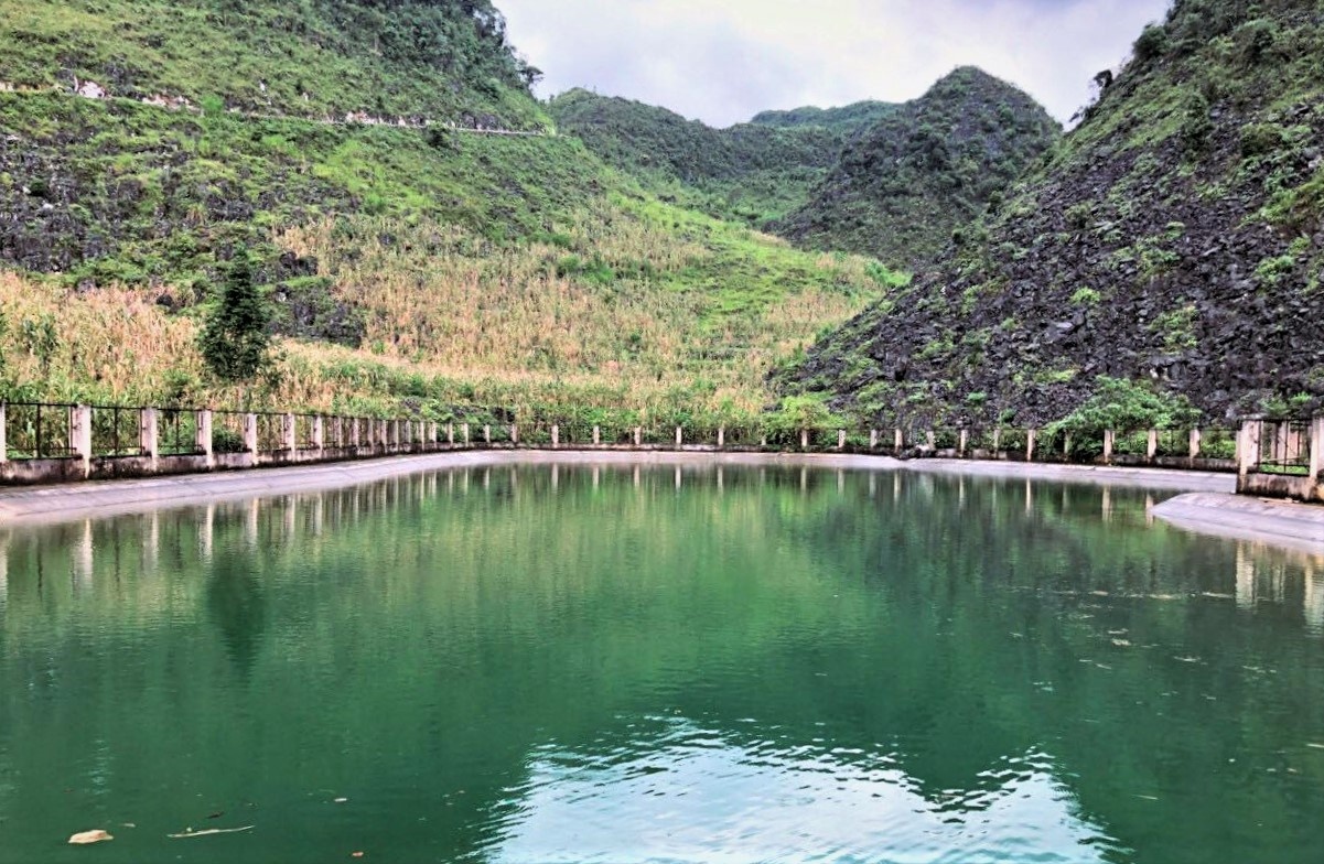 Cuu 2 em nho duoi nuoc, ca 4 nguoi tu vong hinh anh