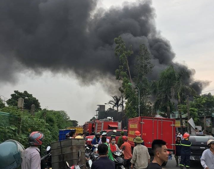 Chay lon tai xuong chung cat dau ben dai lo Thang Long hinh anh