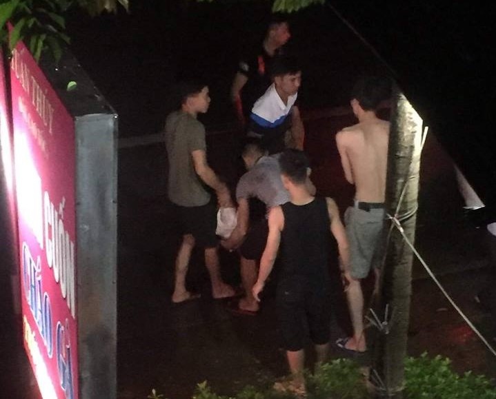 Vỗ mông vợ bạn ảnh 2 Vo mong vo ban anh 2