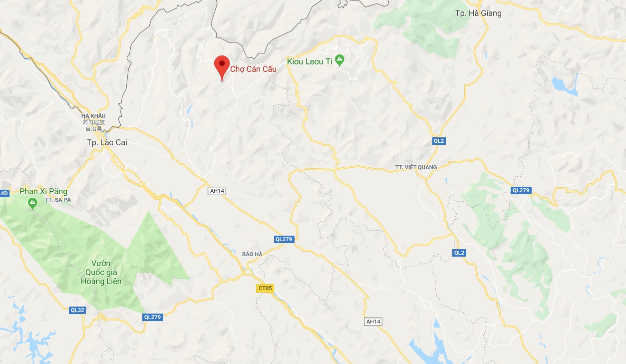 Xe máy tông vào đuôi xe tải ảnh 2 Xe may tong vao duoi xe tai anh 2