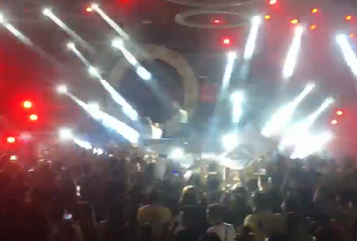 Le hoi am nhac dien tu dien ra tai Cong vien nuoc ho Tay hinh anh