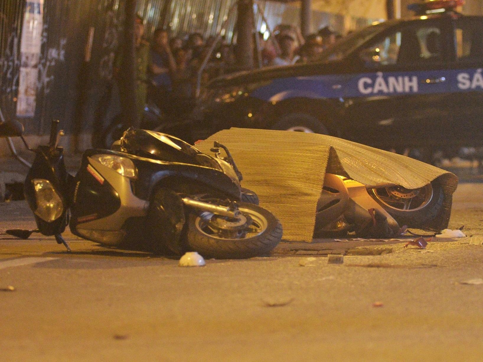 Vu khung sat roi chet nguoi: Do cong nhan bat can? hinh anh