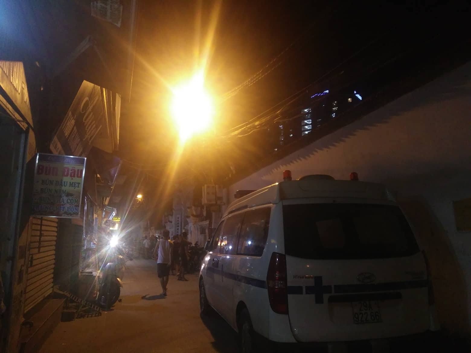 Thanh nien 18 tuoi treo co trong phong tro hinh anh