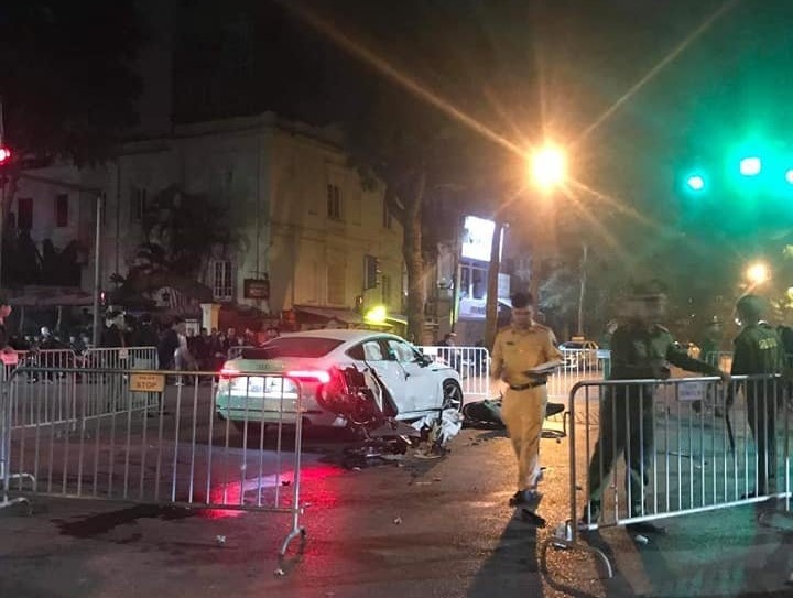 2 xe may tong xe hop Audi bung tui khi, 1 nguoi tu vong hinh anh