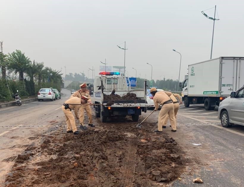 Tai nạn đường Võ Nguyên giáp ảnh 2 Tai nan duong Vo Nguyen giap anh 2