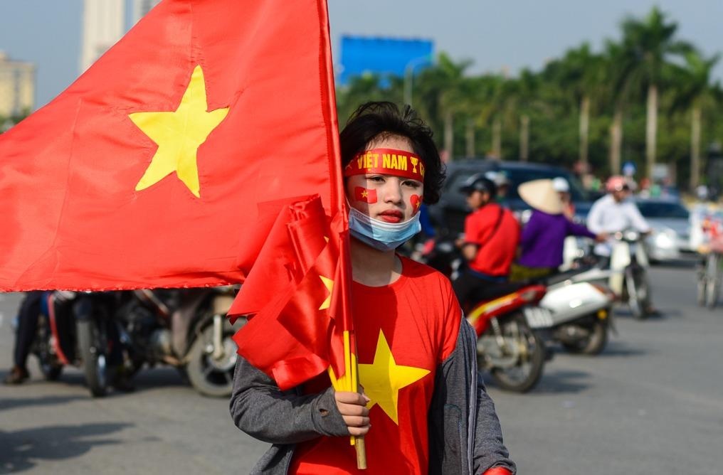 Do co vu do ruc quanh san My Dinh hinh anh