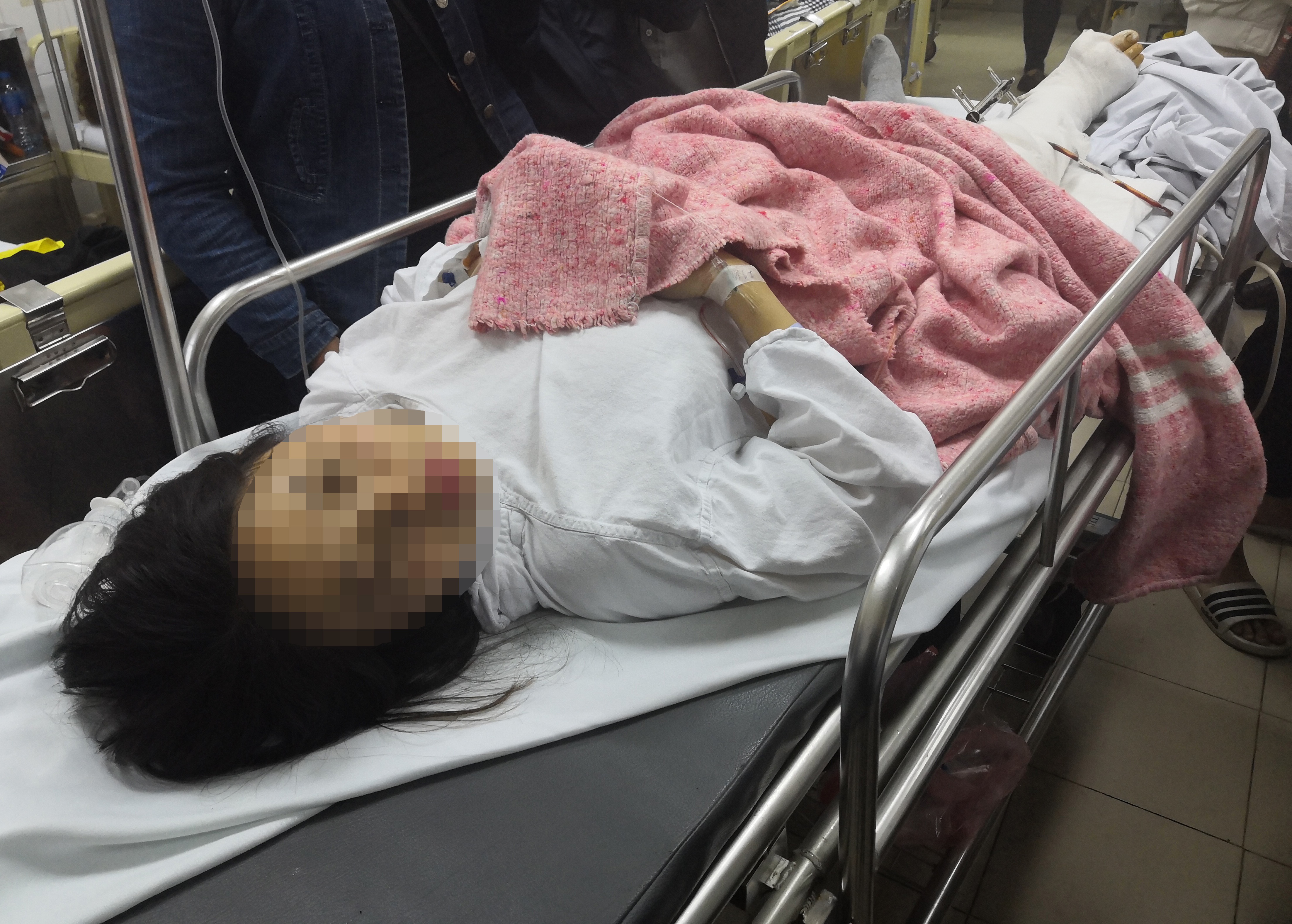 Nu giao vien trong vu xe Lexus dam lien hoan: 'Kinh khung lam' hinh anh