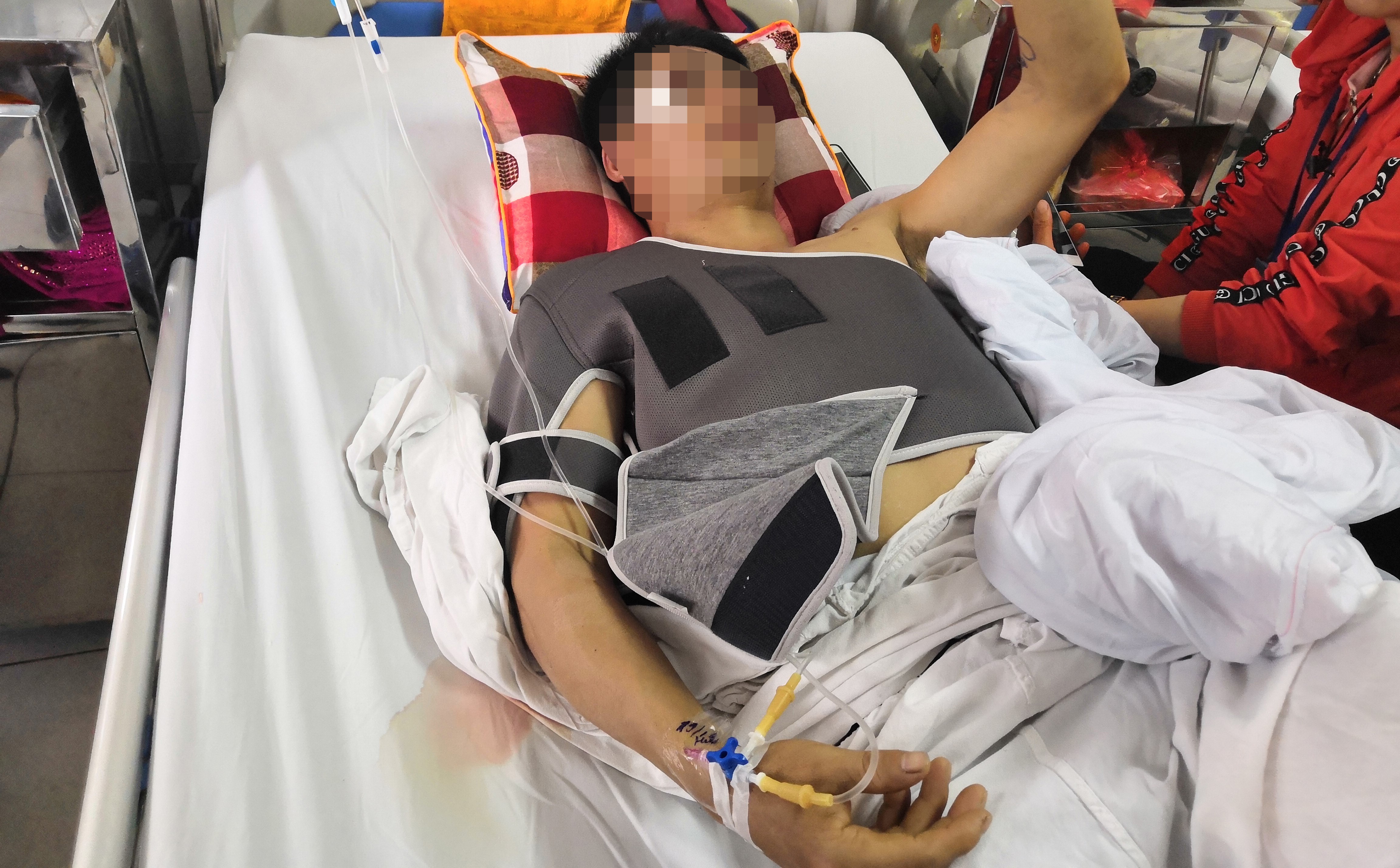 Xe Lexus đâm liên hoàn ảnh 3 Xe Lexus dam lien hoan anh 3