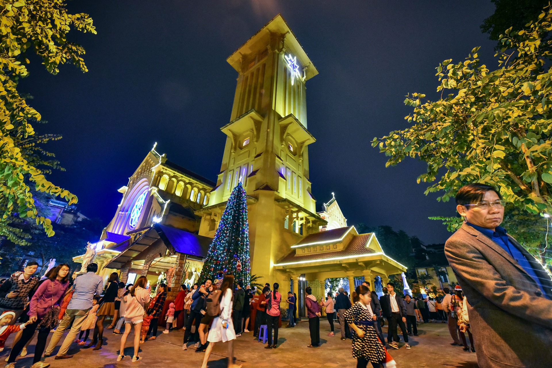 Giang sinh Hang Ma anh 17