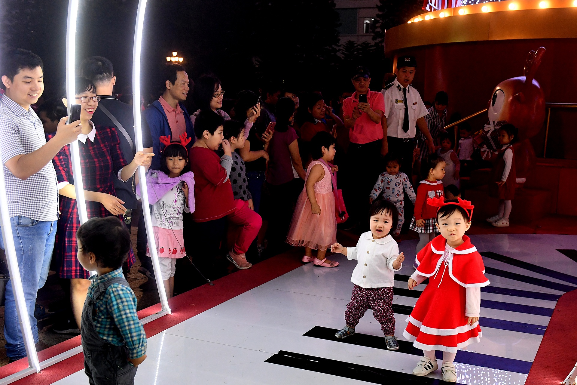 Giang sinh Hang Ma anh 10