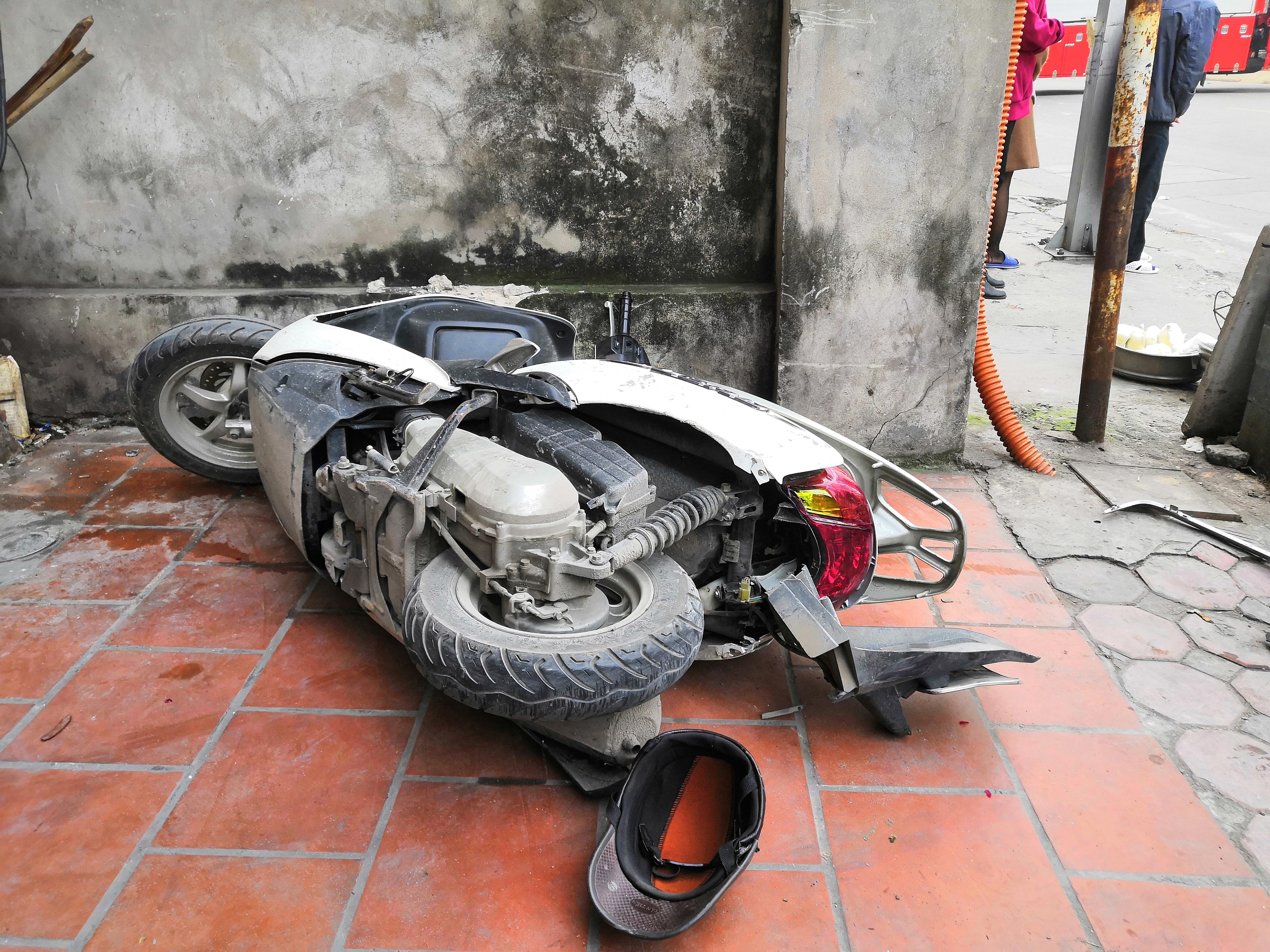 Xe điên phố Ngọc Khánh ảnh 2 Xe dien pho Ngoc Khanh anh 2