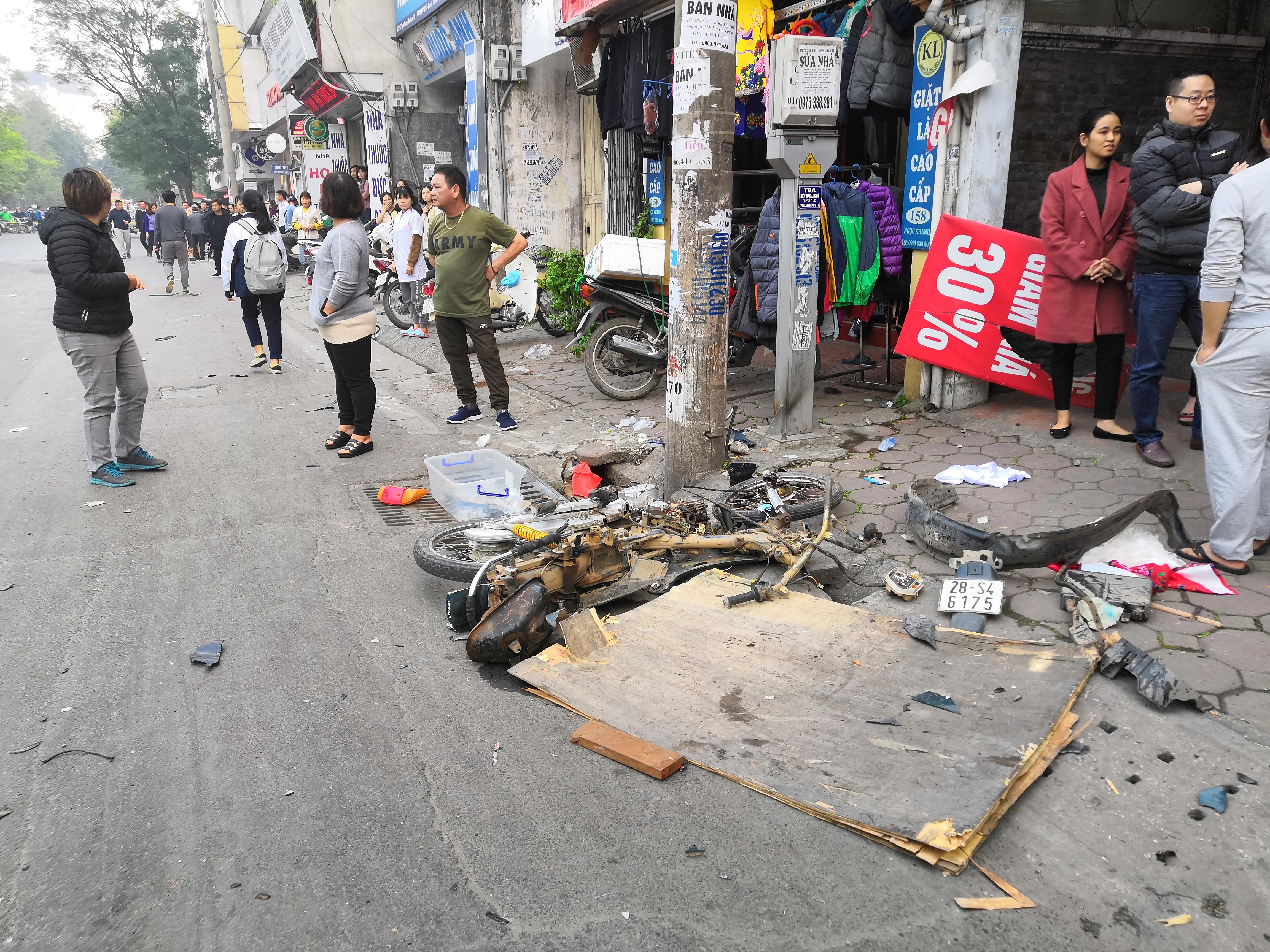 Xe dien pho Ngoc Khanh anh 2