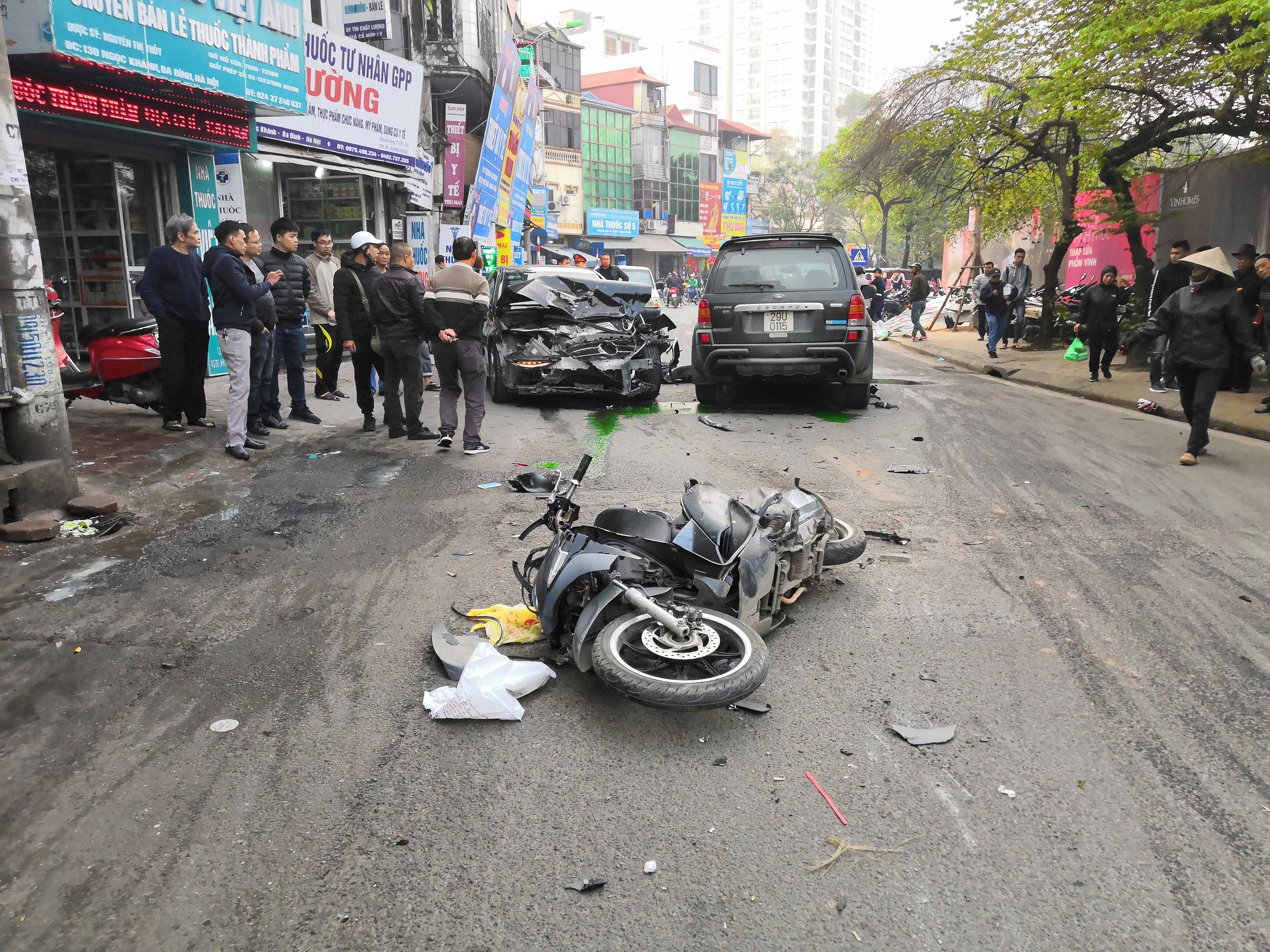 Xe điên phố Ngọc Khánh ảnh 1 Xe dien pho Ngoc Khanh anh 1