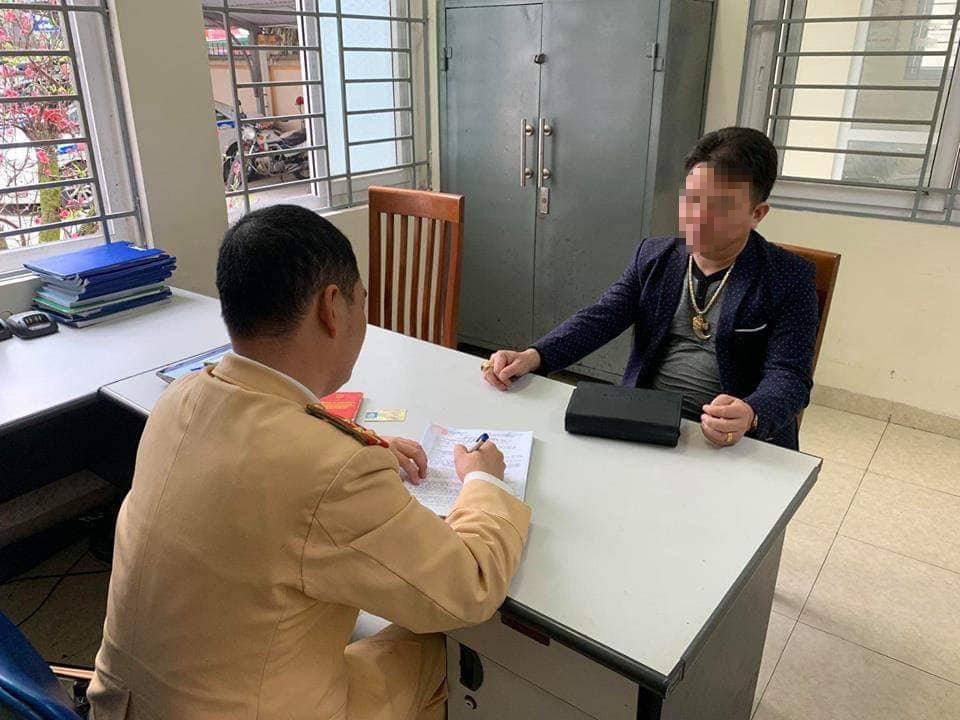 Mercedes đi ngược chiều ảnh 1 Mercedes di nguoc chieu anh 1