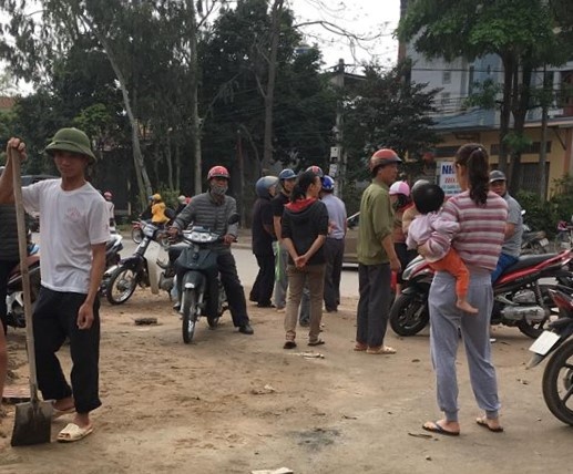 Doi pho CSGT bi tau tong tu vong hinh anh