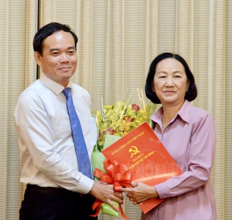 Pho chu tich HDND TP Truong Thi Anh nhan quyet dinh nghi huu hinh anh