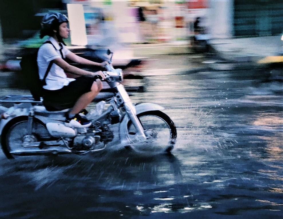 Hon 100 vi tri thoat nuoc bi lan chiem tai TP.HCM hinh anh