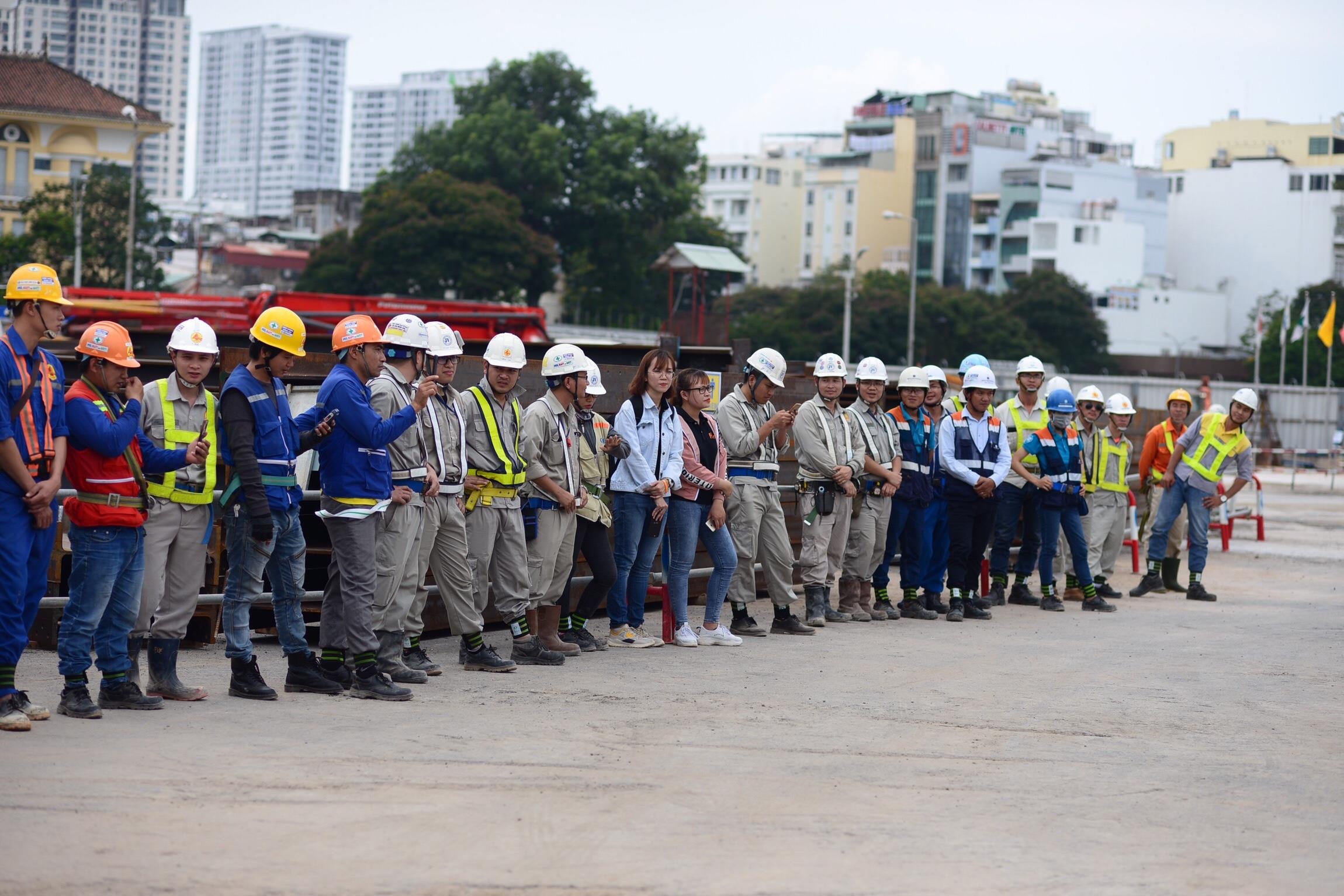 Thủ tướng thăm metro TP.HCM ảnh 1 Thu tuong tham metro TP.HCM anh 1