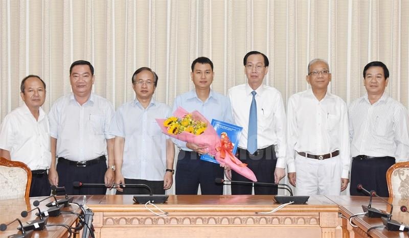 ông Nguyễn Bạch Hoàng Phụng ảnh 1 ong Nguyen Bach Hoang Phung anh 1