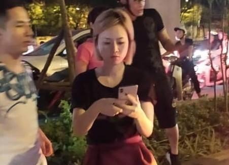 Nu chu nhan chiec Mercedes S400 ke lai dem kinh hoang tren duong Lang hinh anh