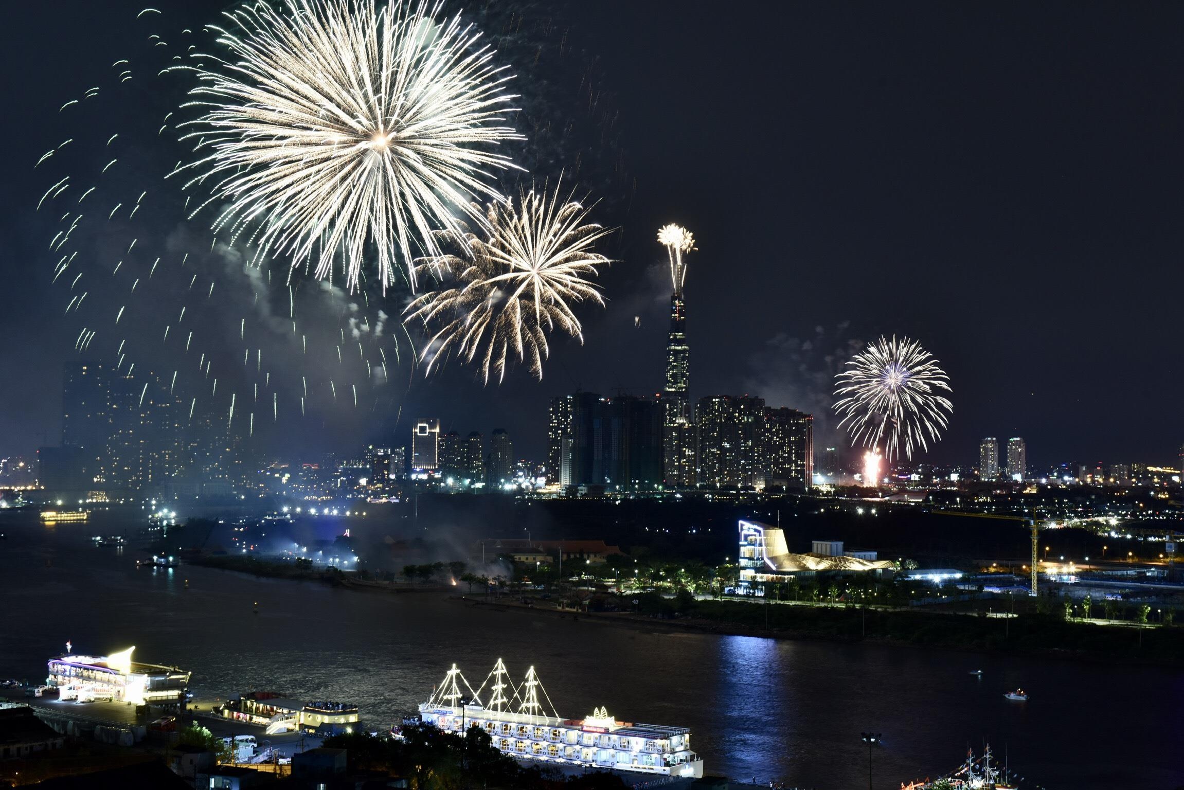 pháo hoa 30/4 ảnh 1 phao hoa 30/4 anh 1