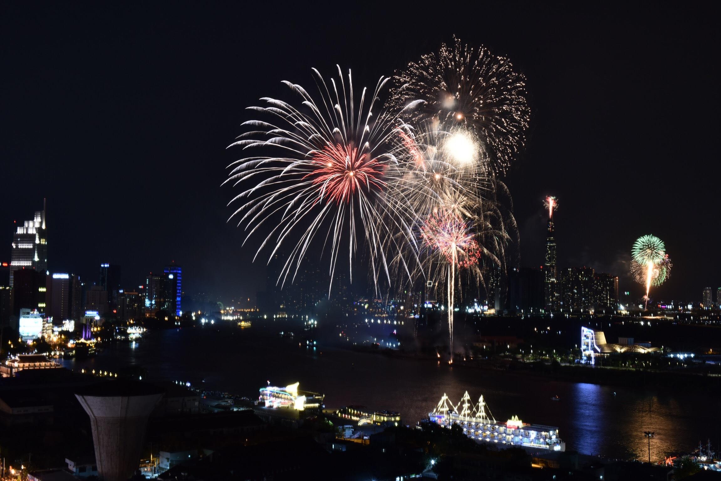 pháo hoa 30/4 ảnh 4 phao hoa 30/4 anh 4