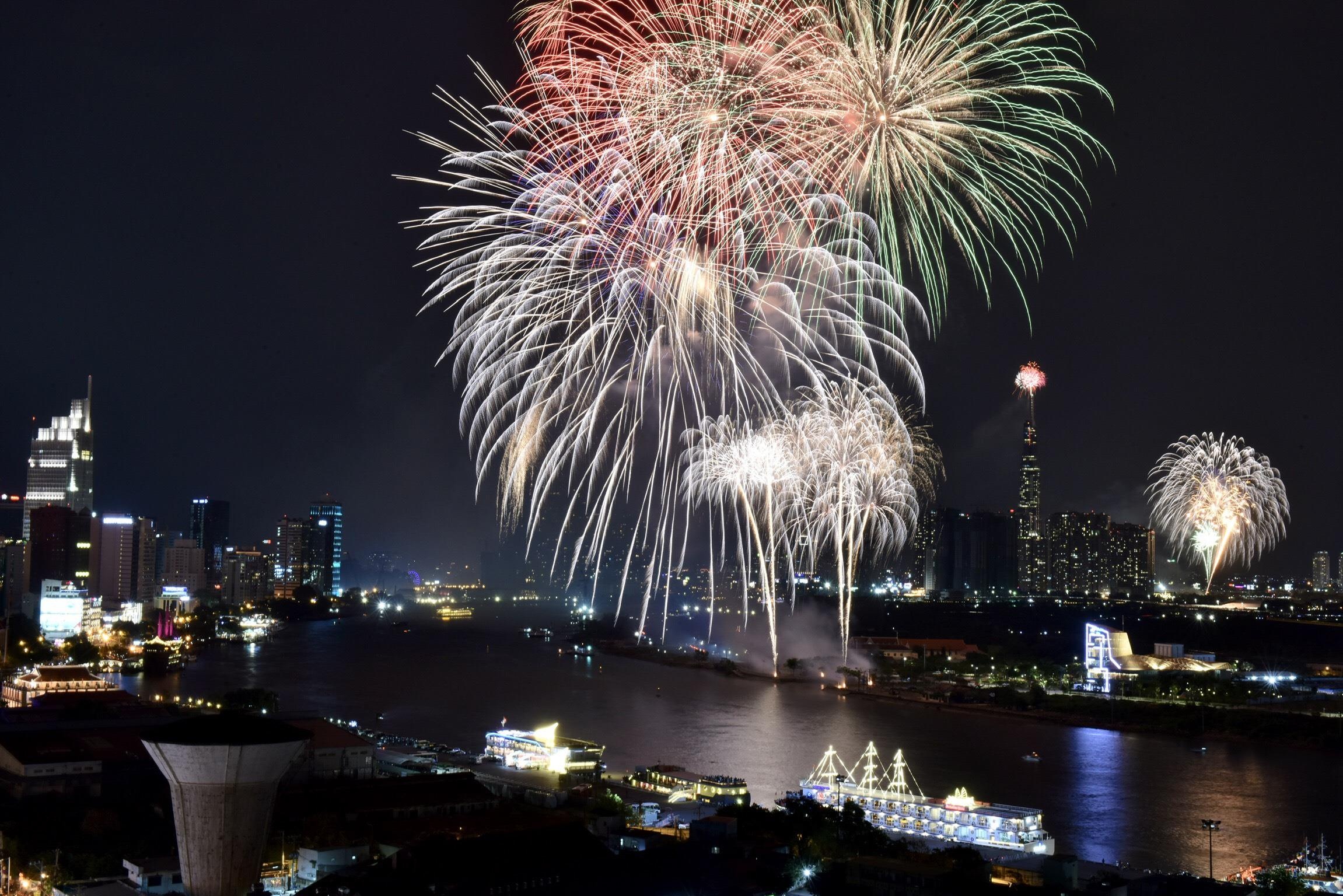 pháo hoa 30/4 ảnh 9 phao hoa 30/4 anh 9