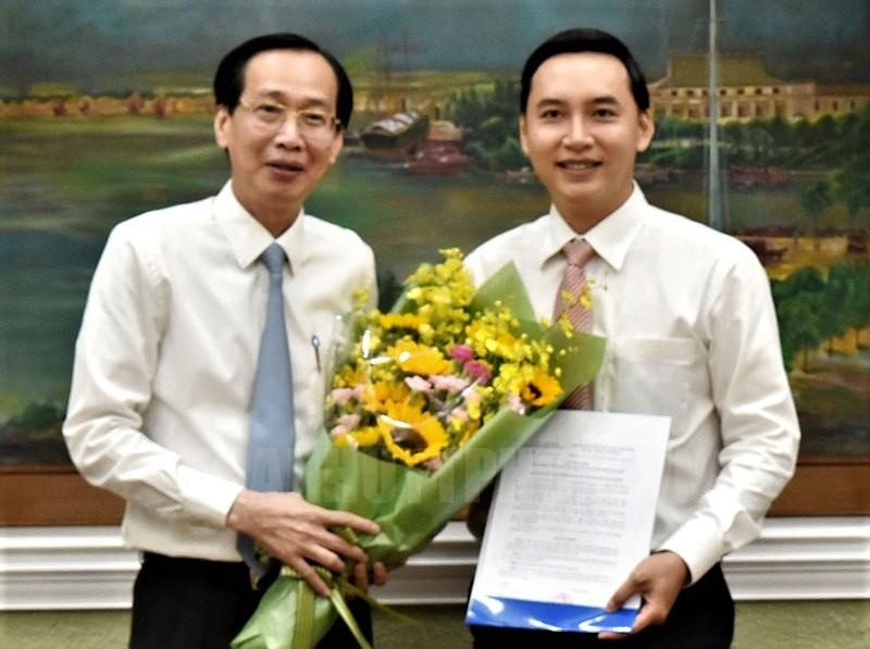 UBND TP.HCM co Pho chanh van phong 8X hinh anh