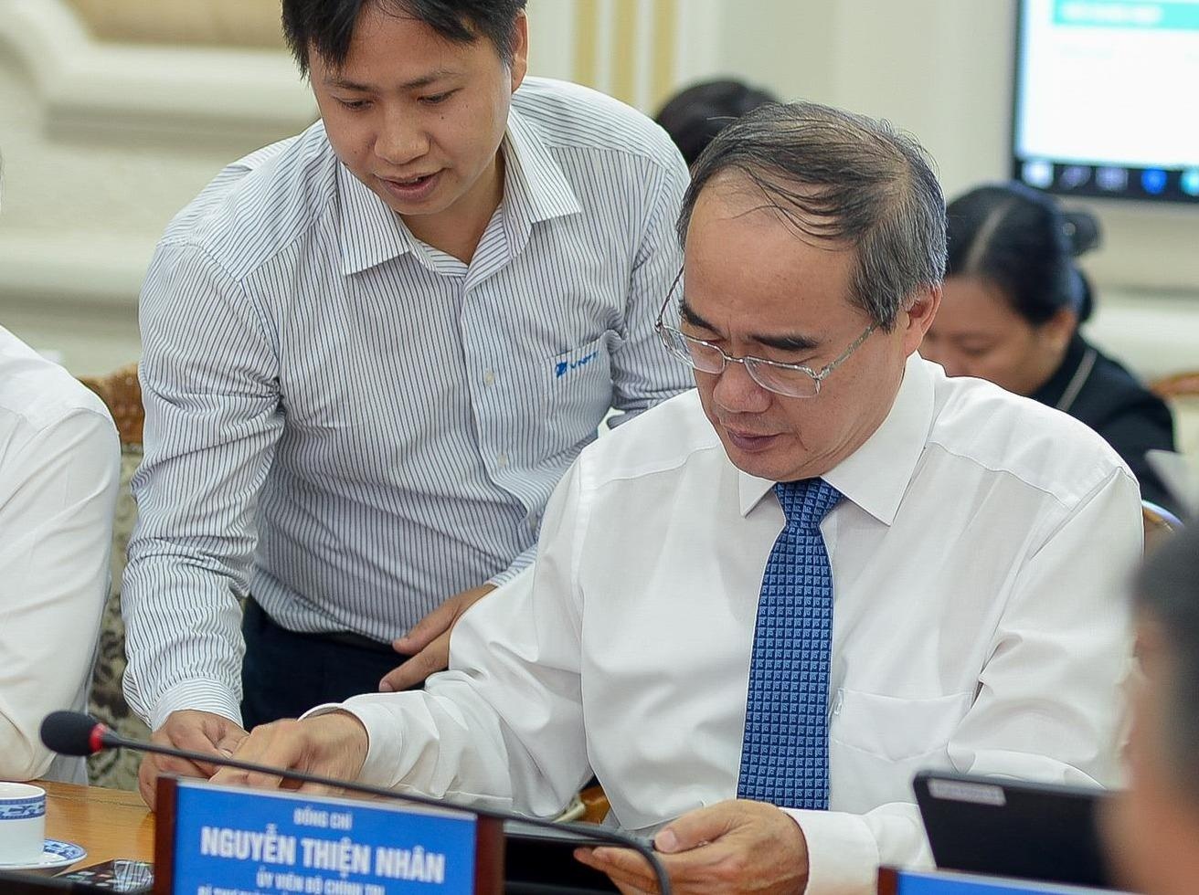 TP.HCM khoi dong mo hinh phong hop khong giay hinh anh