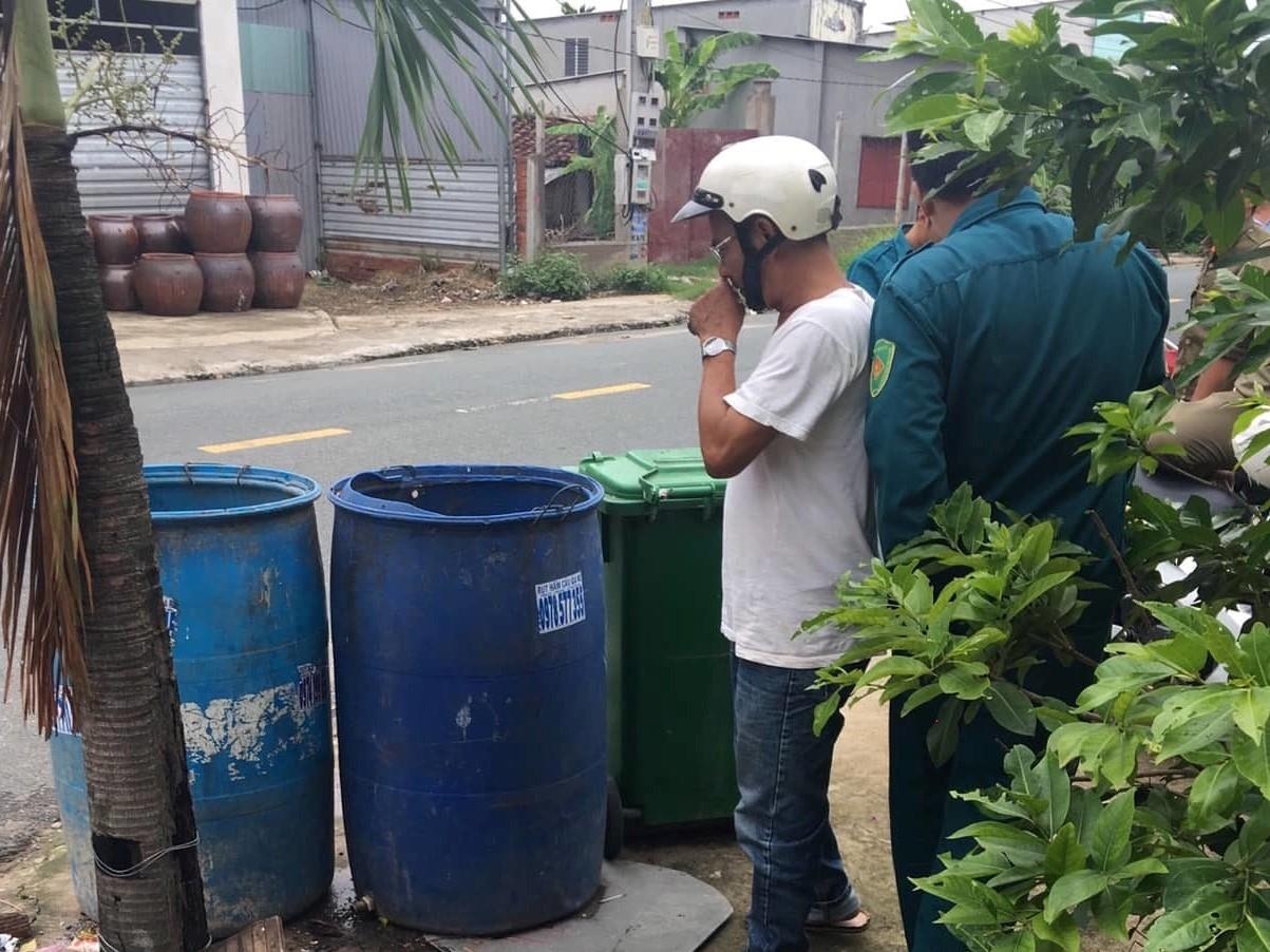 Phat hien thi the thai nhi trong thung rac o Binh Duong hinh anh