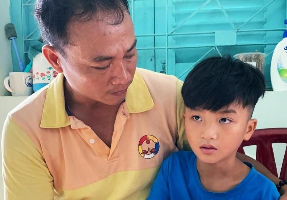 Cuoc doan tu chong vanh cua cau be 8 tuoi voi cha sau 4 thang mat tich hinh anh