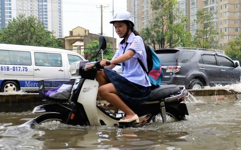 TP.HCM lap tram canh bao ngap dau tien o duong Nguyen Huu Canh hinh anh