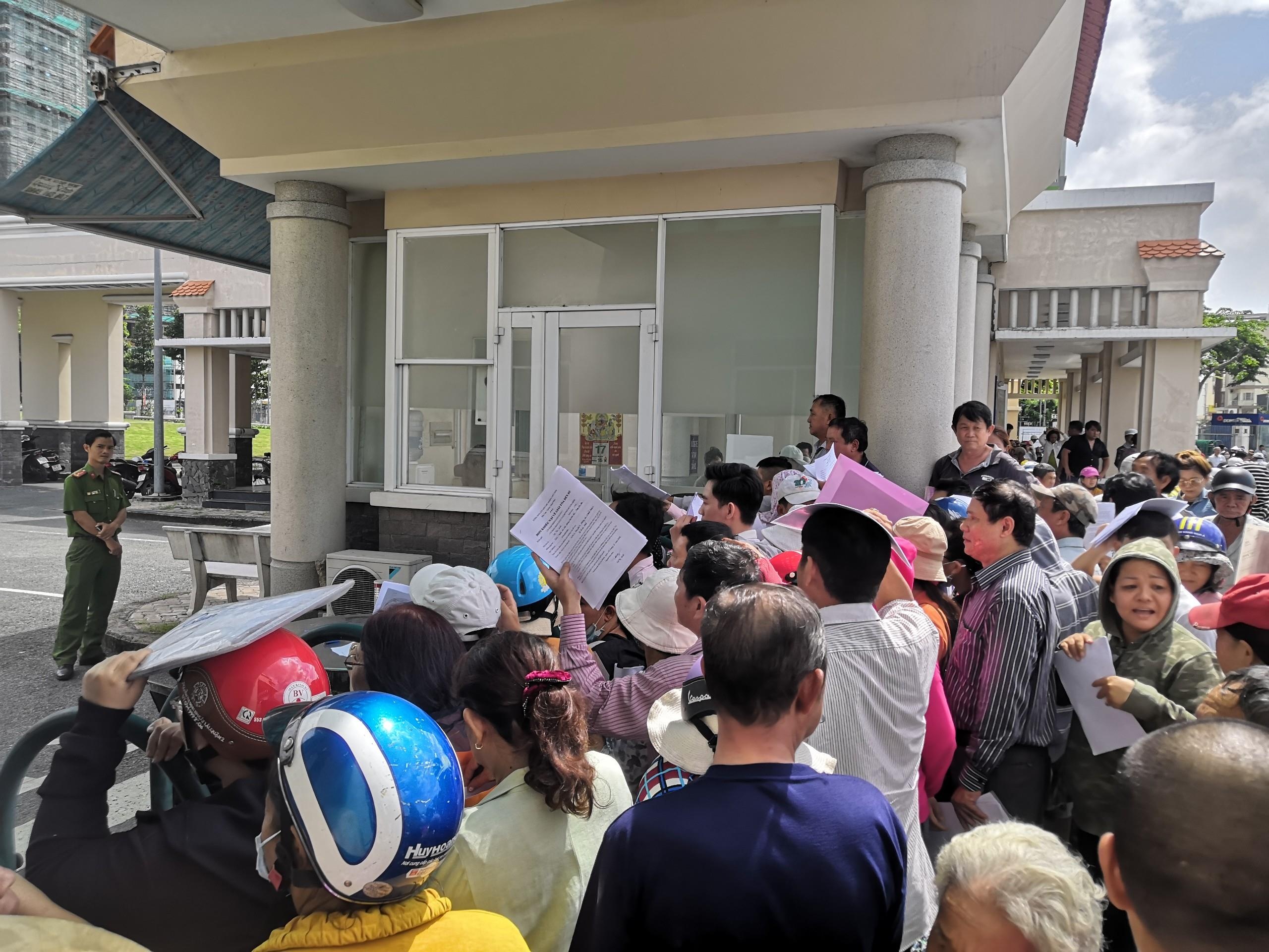 Người dân Thủ Thiêm đòi quyền lợi ảnh 1 Nguoi dan Thu Thiem doi quyen loi anh 1