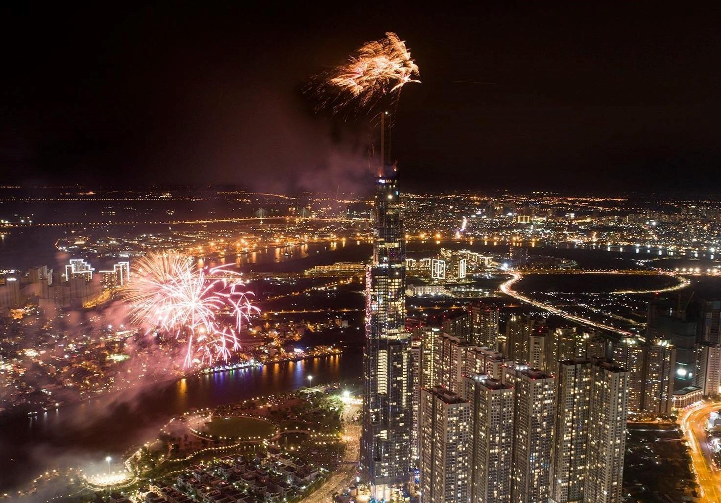 TP.HCM ban phao hoa mung 2/9 tai toa nha Landmark hinh anh