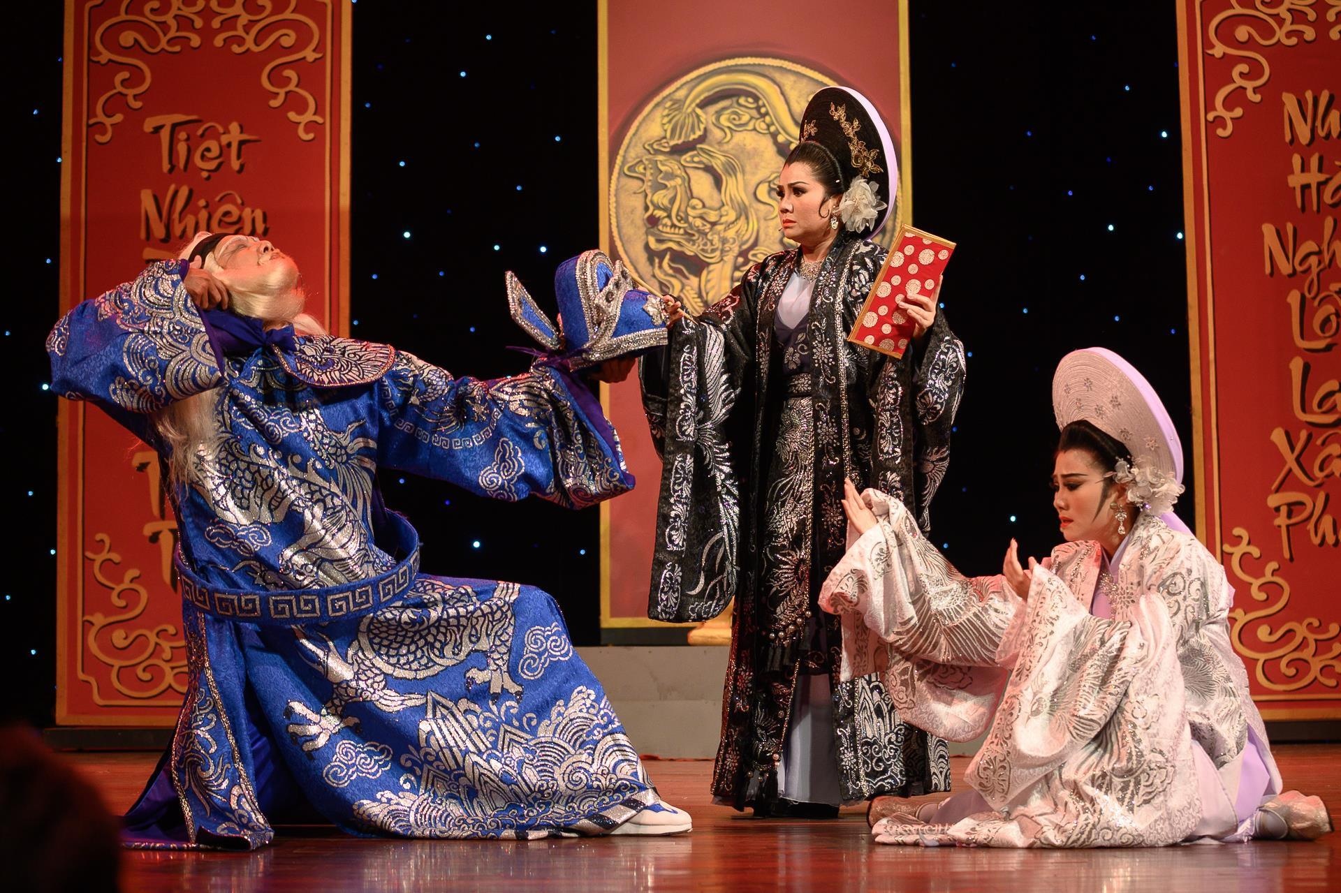 Trung tam chieu phim hien dai anh 3