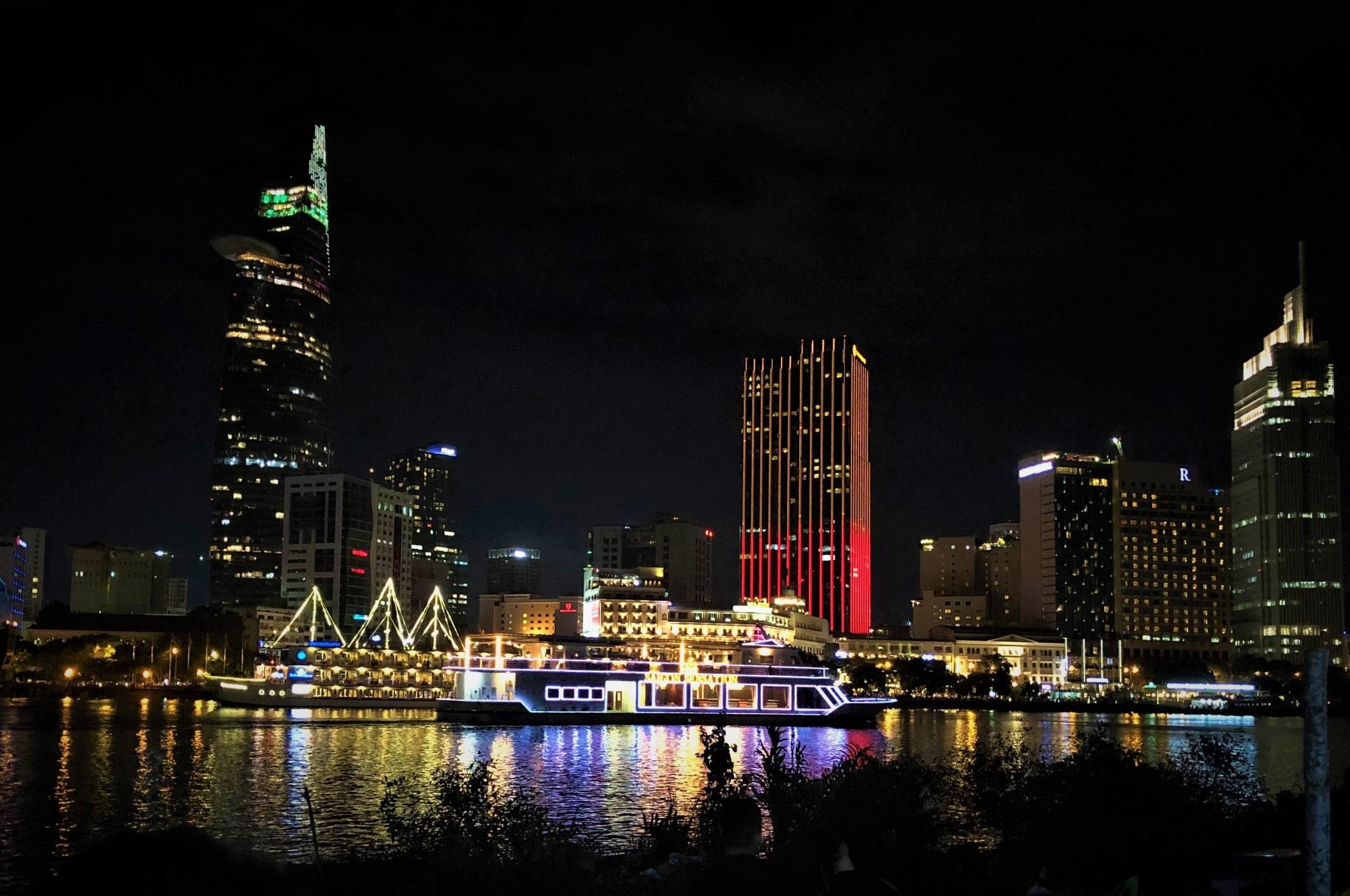 Nha hang ben Bach Dang anh 1