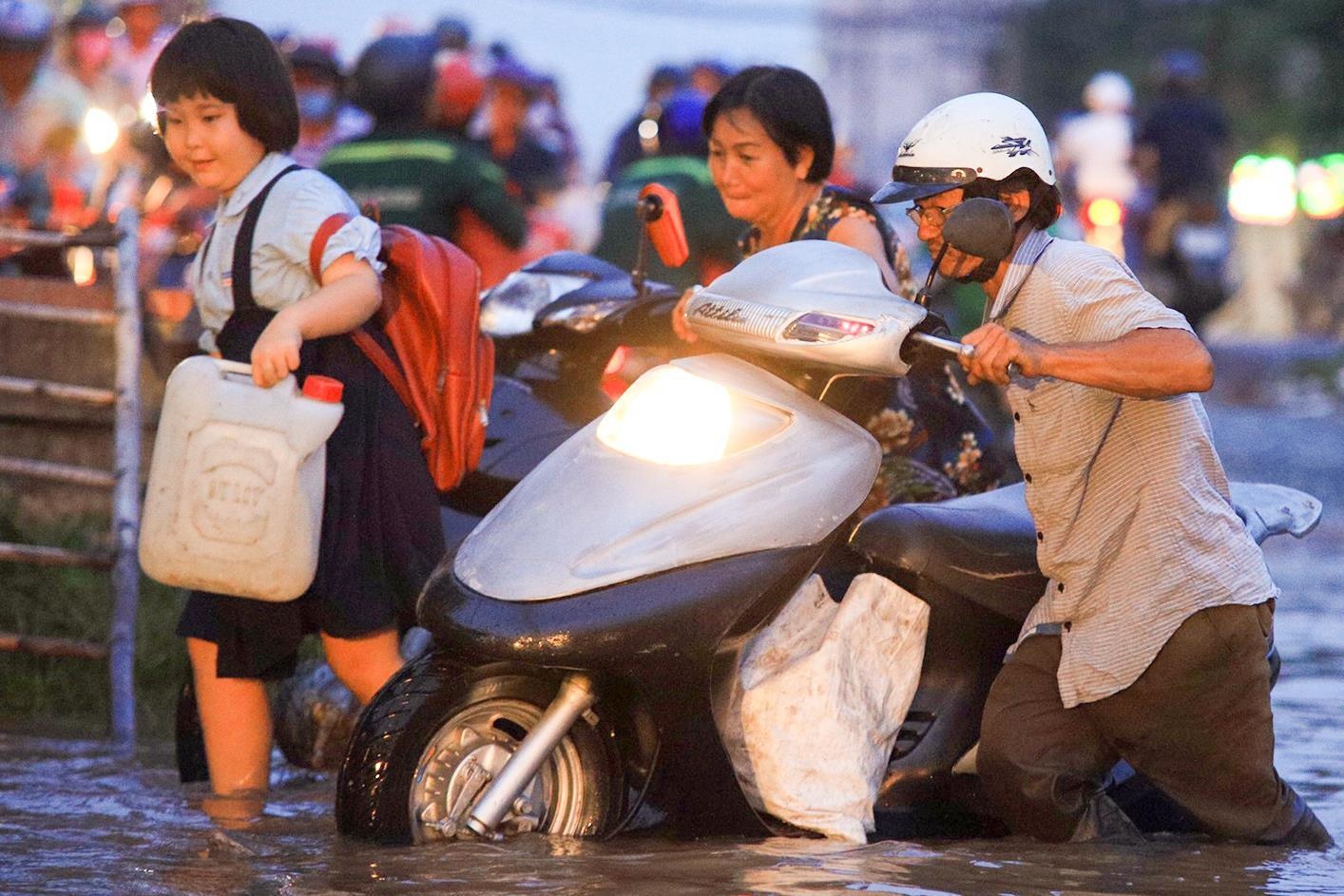 TP.HCM chi ty USD chong ngap nhung chua hieu qua hinh anh