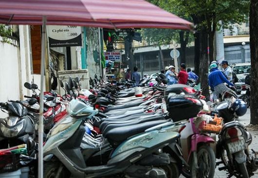 Bai giu xe mien phi tren duong Ham Nghi da duoc nghien cuu ky hinh anh