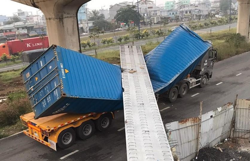 Xu nghiem vi pham dan den vu sap cau bo hanh Suoi Tien hinh anh