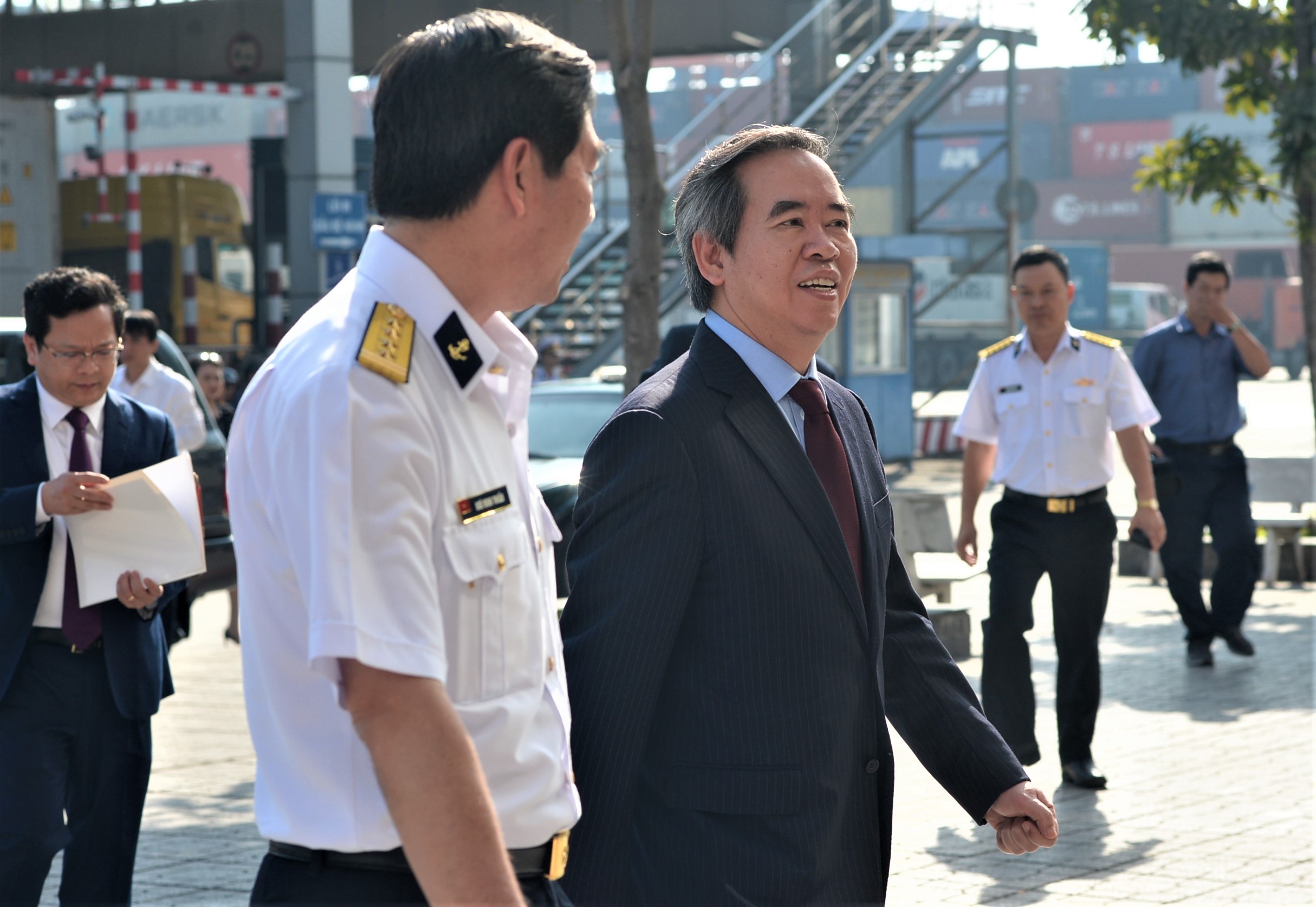 Lanh dao tham Tan Cang anh 2