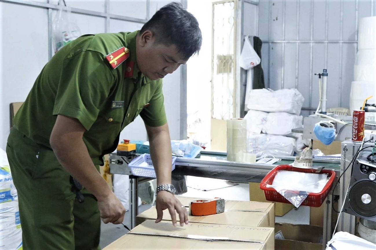 Co so san xuat chui 25.000 khau trang moi ngay tai Binh Duong hinh anh