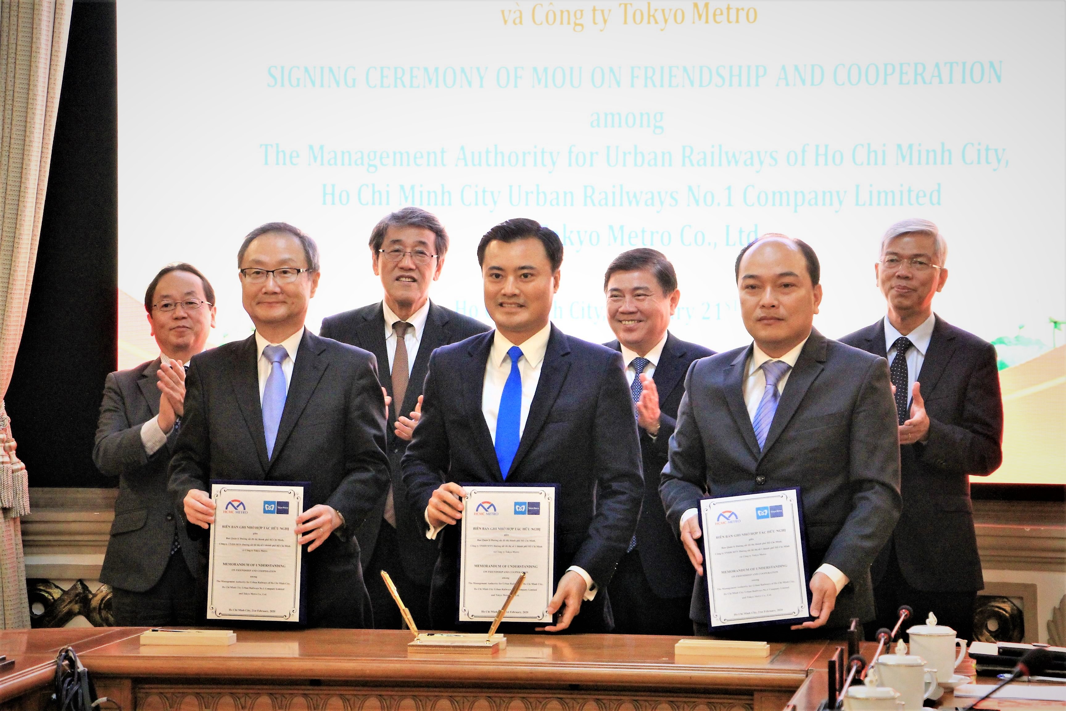 Metro Ben Thanh Suoi Tien hoat dong anh 1