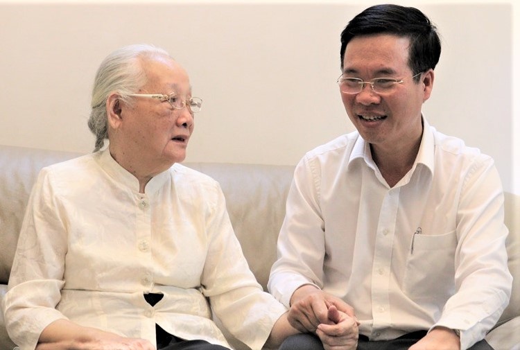 Truong ban Tuyen giao Trung uong tham Thay thuoc Nhan dan Doan Thuy Ba hinh anh