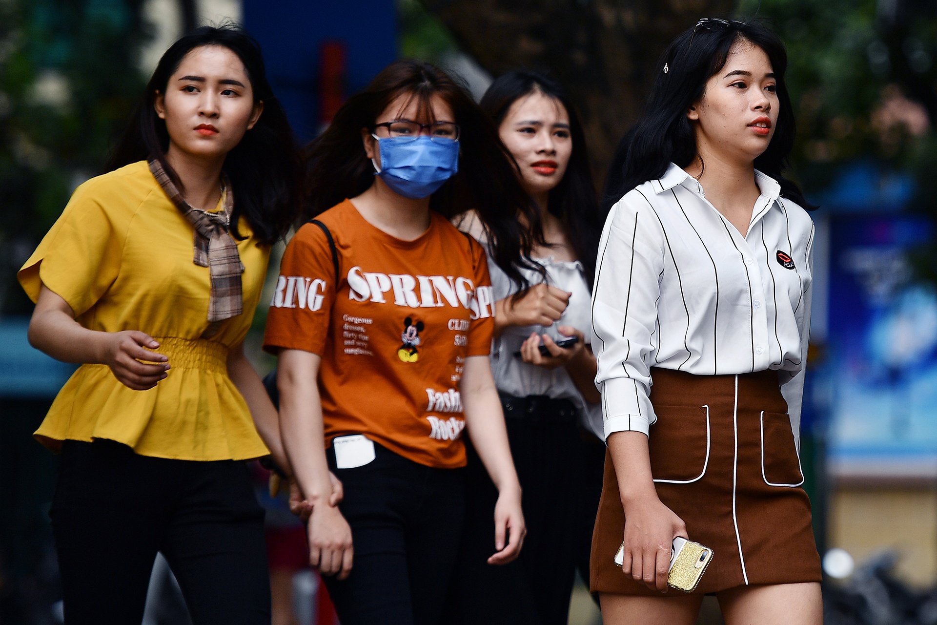 Chu tich TP.HCM de nghi phat nguoi khong deo khau trang noi cong cong hinh anh