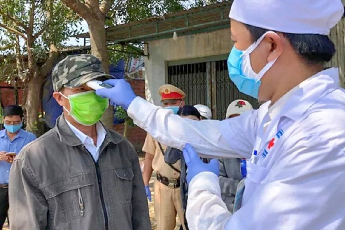 TP.HCM tinh viec lap chot kiem dich Covid-19 tai cua ngo hinh anh